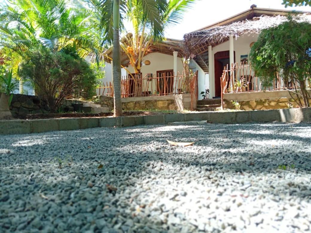 Bed and Breakfast Peacock Garden Tangalle Exterior foto