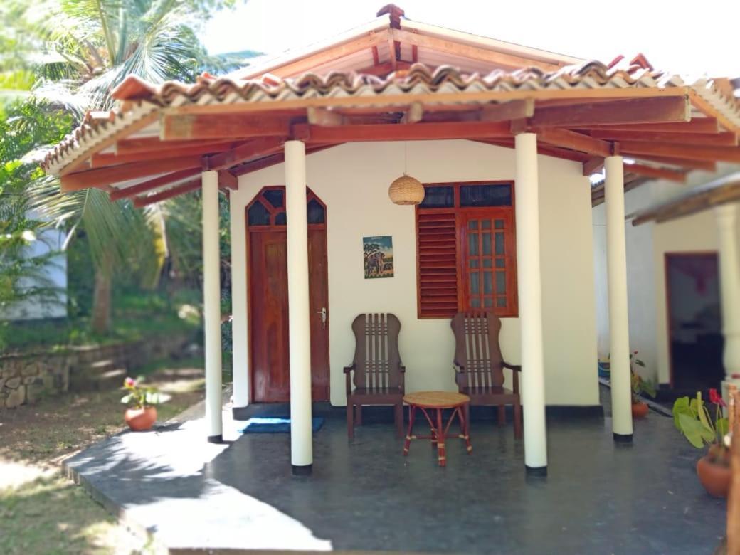 Bed and Breakfast Peacock Garden Tangalle Exterior foto