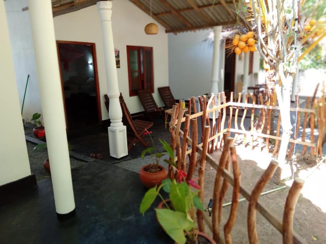 Bed and Breakfast Peacock Garden Tangalle Exterior foto