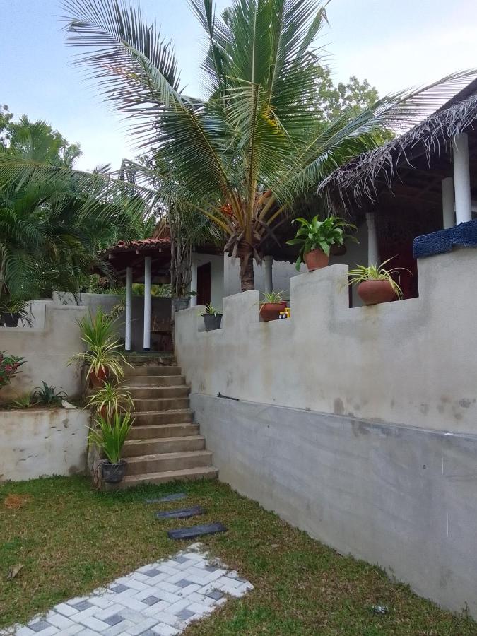 Bed and Breakfast Peacock Garden Tangalle Exterior foto