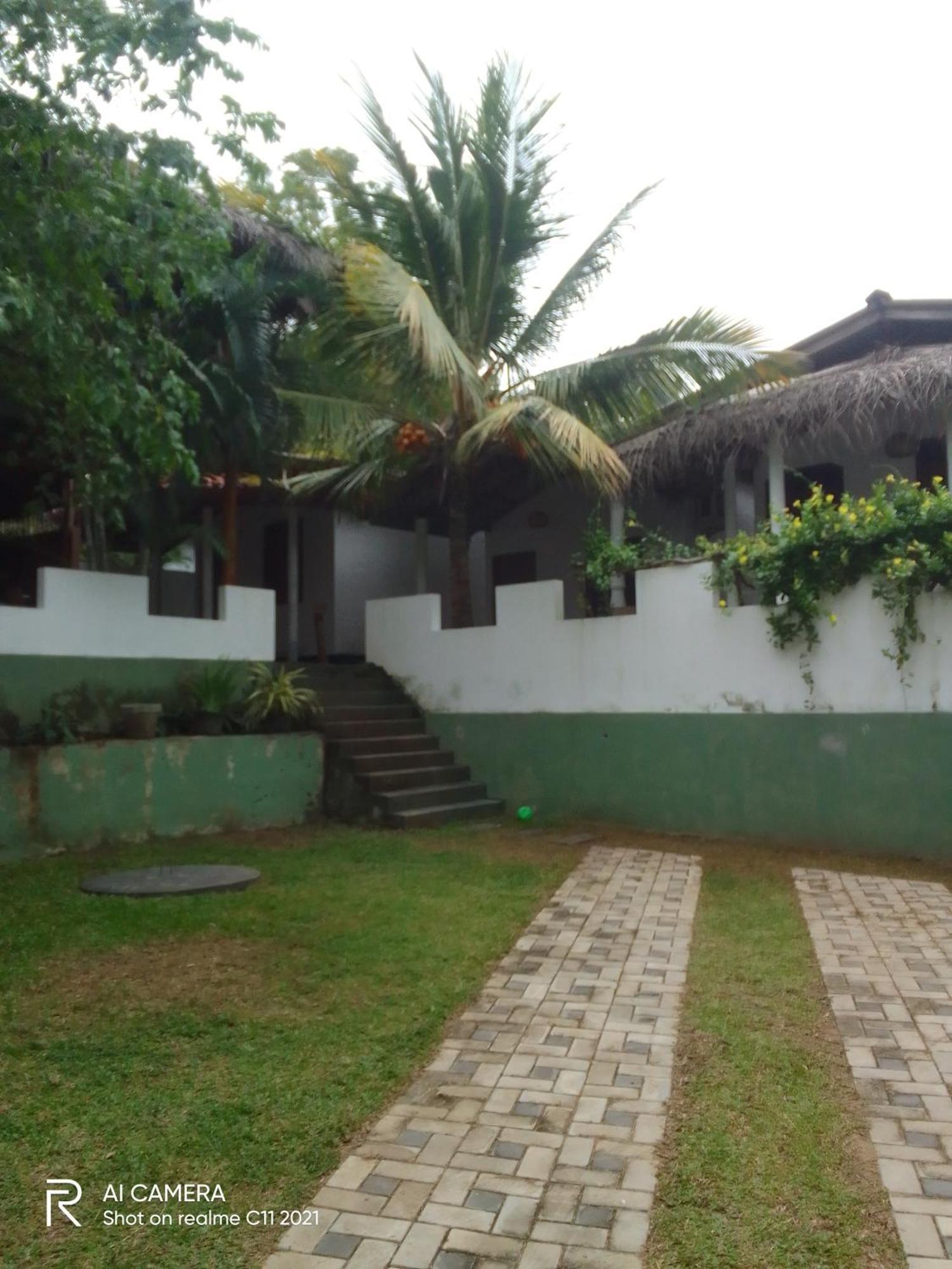 Bed and Breakfast Peacock Garden Tangalle Exterior foto